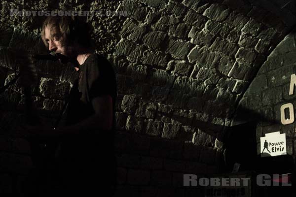 A PLACE TO BURY STRANGERS - 2009-04-07 - PARIS - La Mecanique Ondulatoire - 